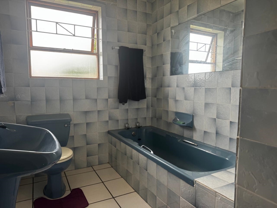 3 Bedroom Property for Sale in Wavecrest Eastern Cape